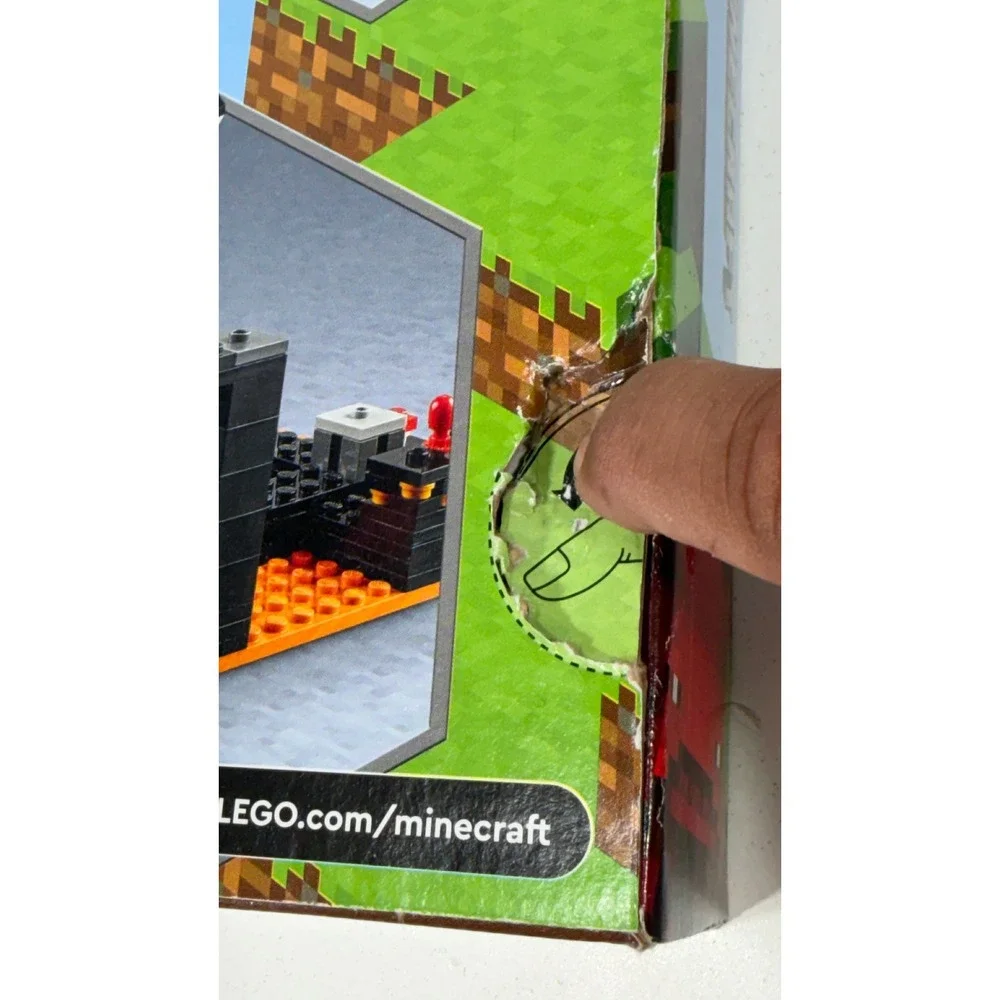 LEGO Minecraft The Nether Bastion 21185 Building Toy Set 300 Pieces New Sealed